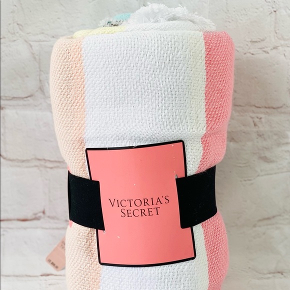Victoria’s Secret LIMITED EDITION Beach Blanket - Picture 3 of 5